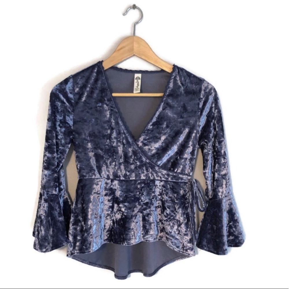 🦄 American Rag purple velvet bell sleeve top